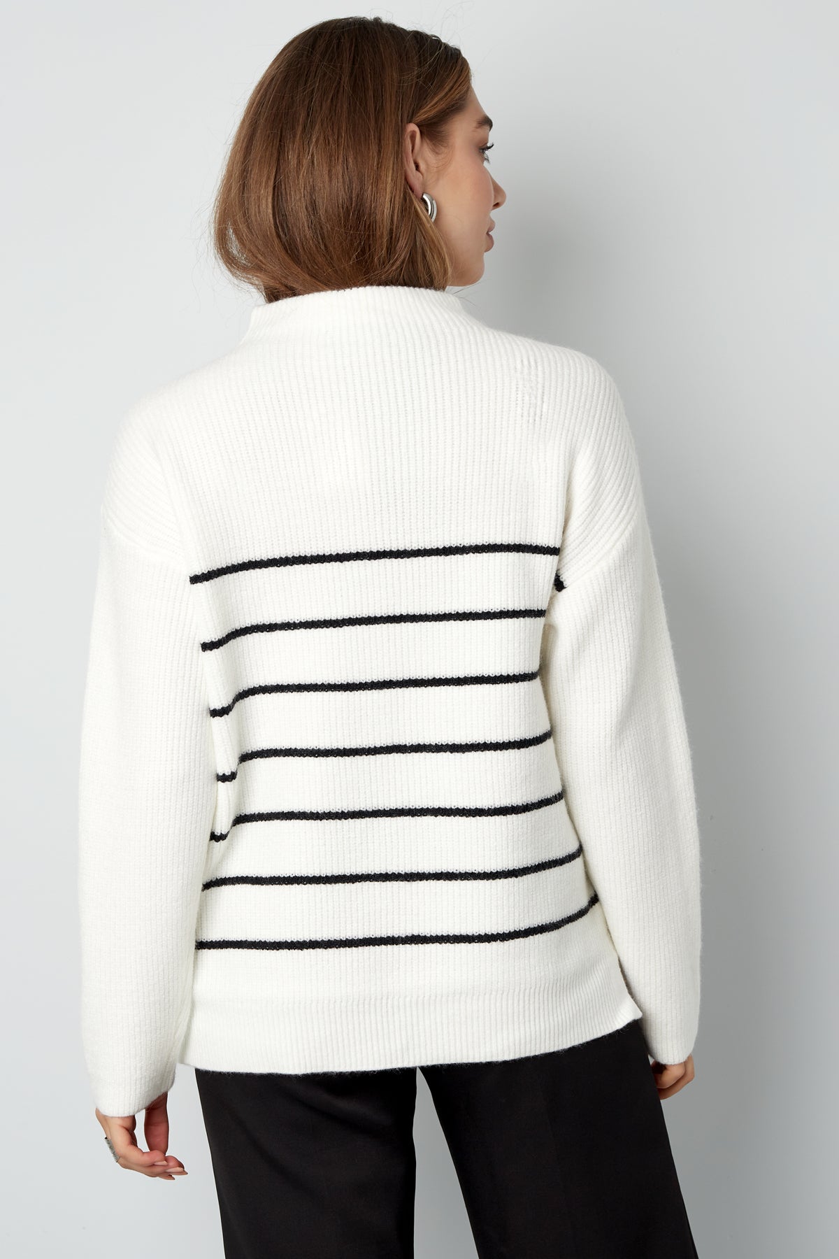Pulover Basic Bliss - black and white