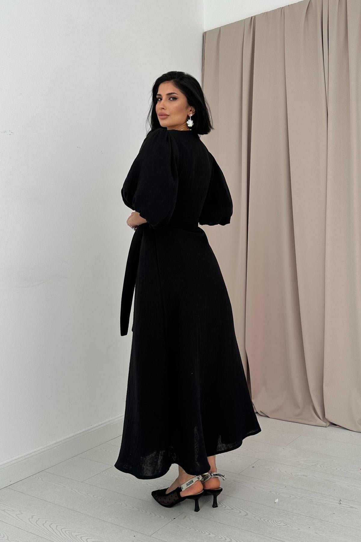 Stile abito in mussola con cintura - nero