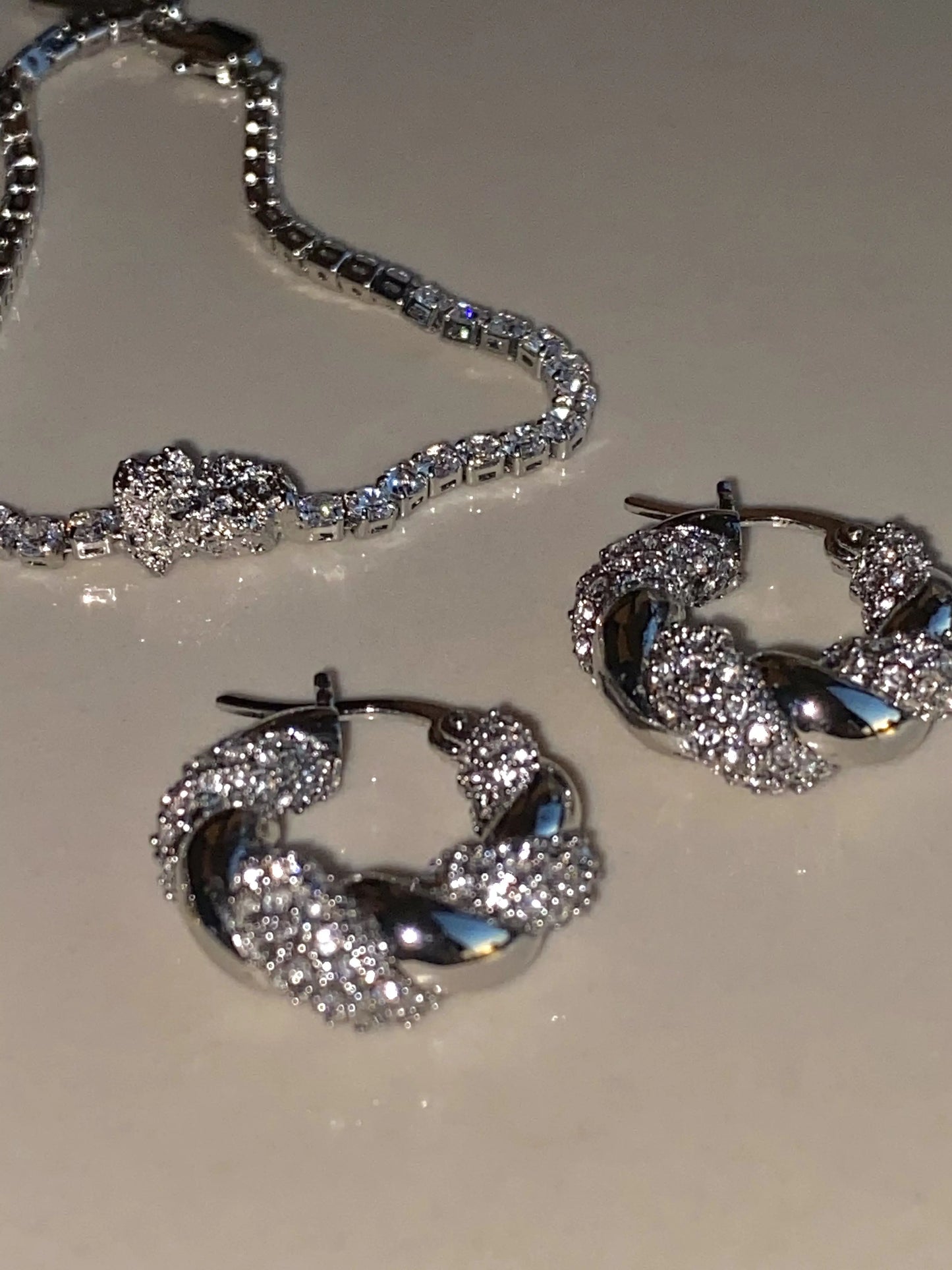 Naušnice Luxe Twist Pendant - silver