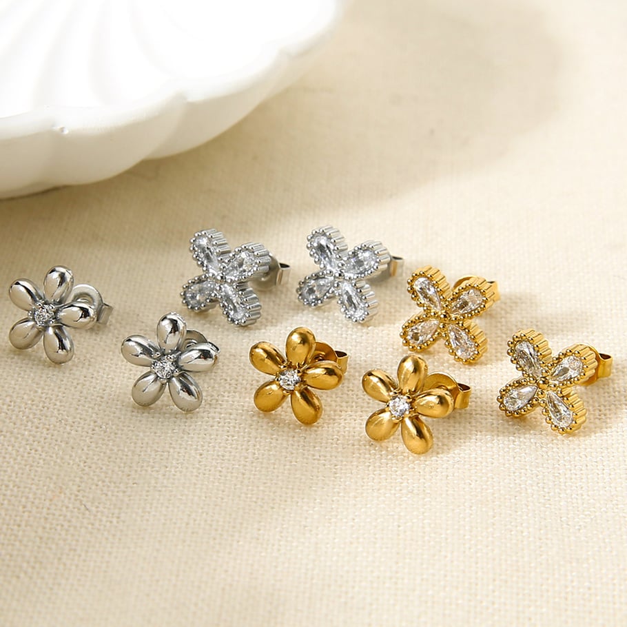 Stud Elegant flower - gold