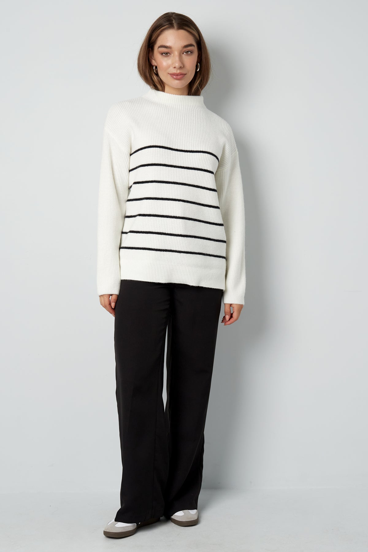 Basic Bliss sweater - black and white