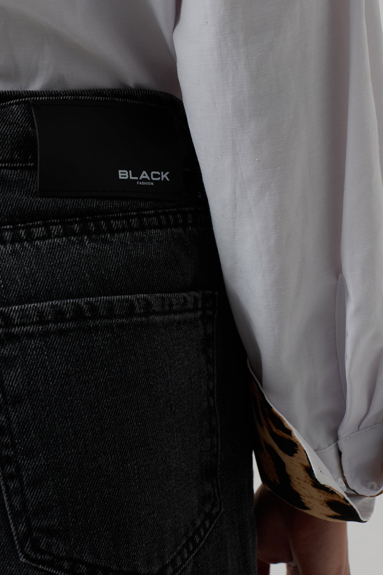 Traperice Detail Straight - black