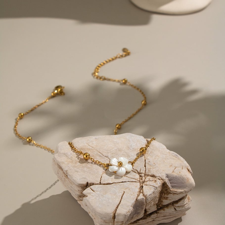 Lančić Luxe White Flower